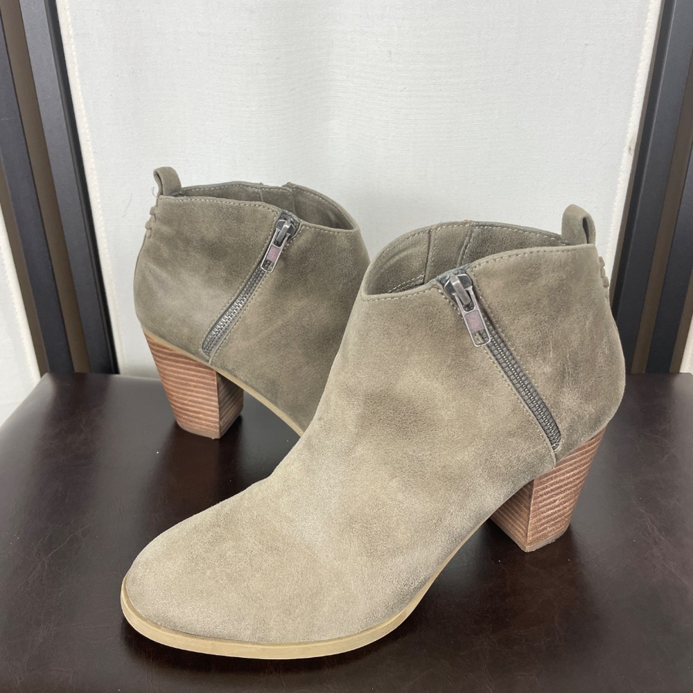 Gray Suede Booties by Report Stacked Heel Zip Size 10 Back to School Like New!